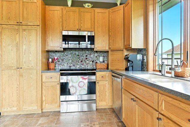 4320 Harvest Lane, Cedar Falls, IA 50613