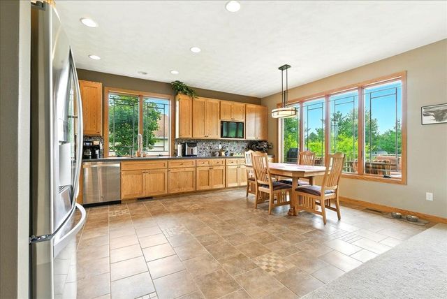 4320 Harvest Lane, Cedar Falls, IA 50613