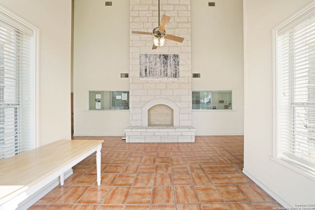 204 W Windcrest Drive, Fredericksburg, TX 78624