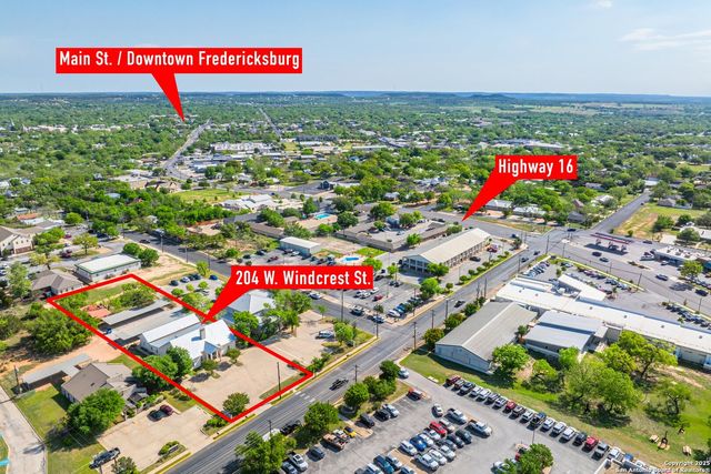 204 W Windcrest Drive, Fredericksburg, TX 78624