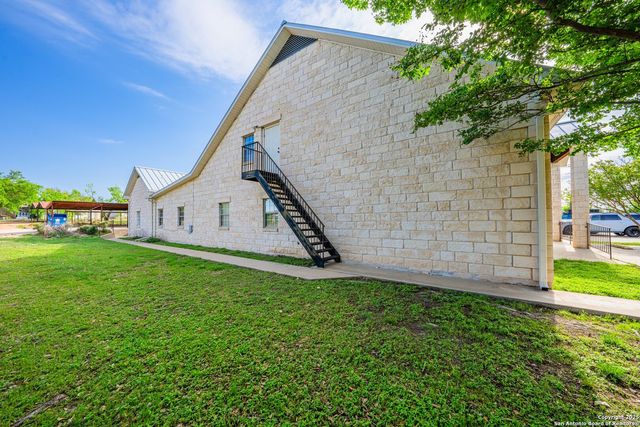 204 W Windcrest Drive, Fredericksburg, TX 78624