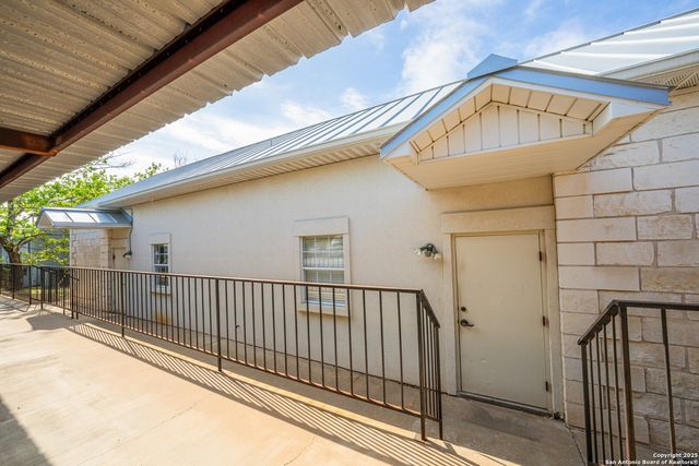 204 W Windcrest Drive, Fredericksburg, TX 78624