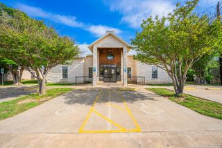 204 W Windcrest Drive, Fredericksburg, TX 78624