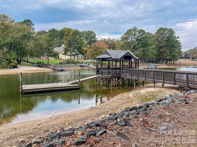 19827 Henderson Road B, Cornelius, NC 28031