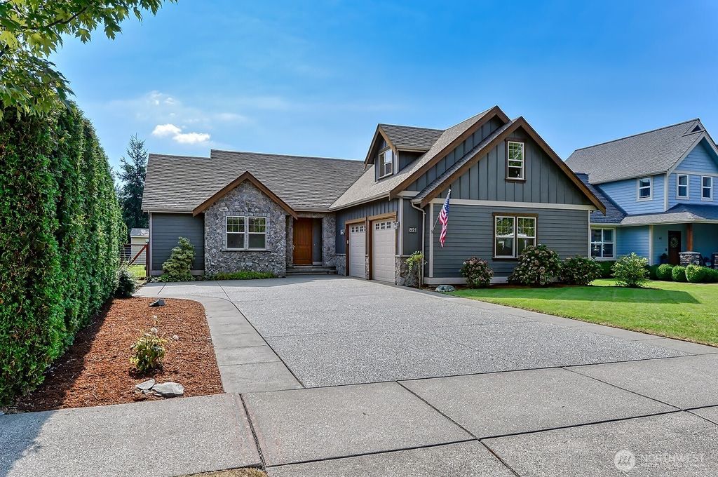 821 Red Maple Loop, Everson, WA 98247