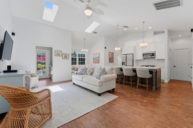 1709 GULF ROAD, Tarpon Springs, FL 34689
