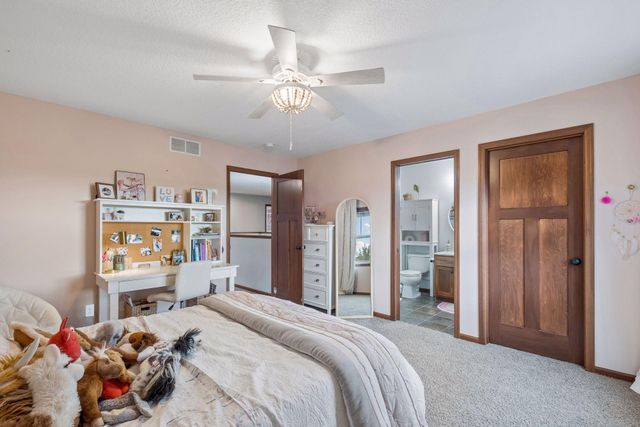 9161 River Rock Drive N, Chanhassen, MN 55317