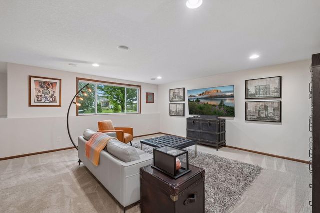 9161 River Rock Drive N, Chanhassen, MN 55317