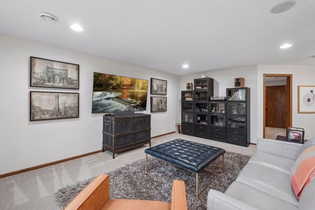 9161 River Rock Drive N, Chanhassen, MN 55317