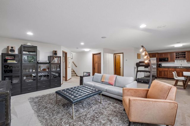 9161 River Rock Drive N, Chanhassen, MN 55317