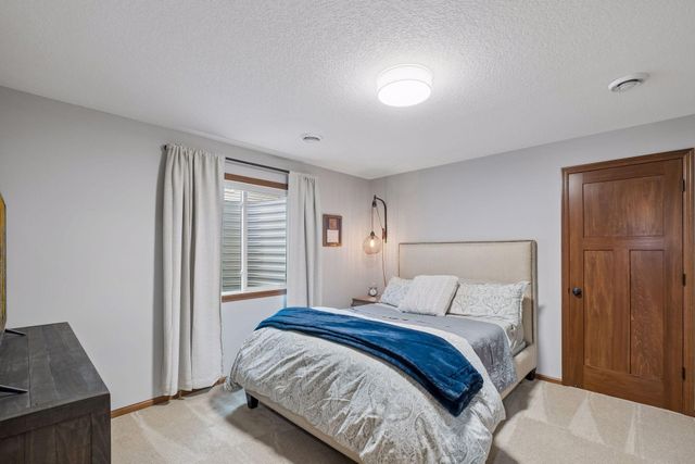 9161 River Rock Drive N, Chanhassen, MN 55317
