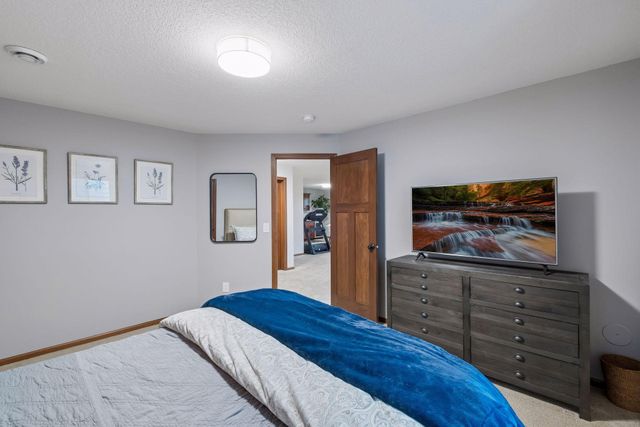9161 River Rock Drive N, Chanhassen, MN 55317