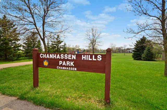 9161 River Rock Drive N, Chanhassen, MN 55317