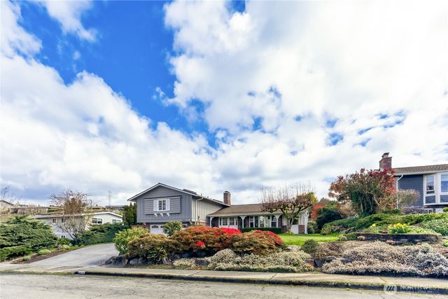 2008 121st Avenue SE, Bellevue, WA 98005