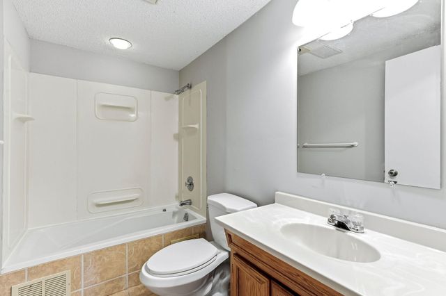 17330 Ipswich Way, Lakeville, MN 55044