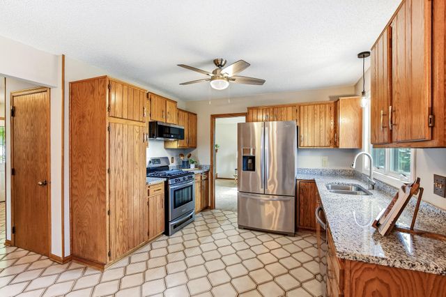 17330 Ipswich Way, Lakeville, MN 55044