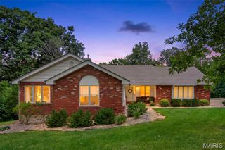 29 Greenview Drive, Defiance, MO 63341