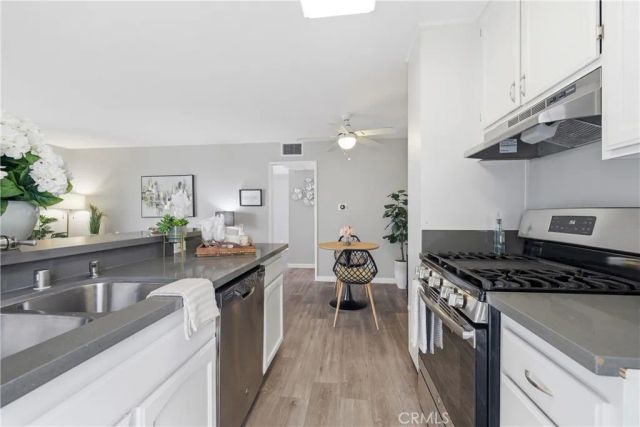 2841 S Fairview South E, Santa Ana, CA 92704