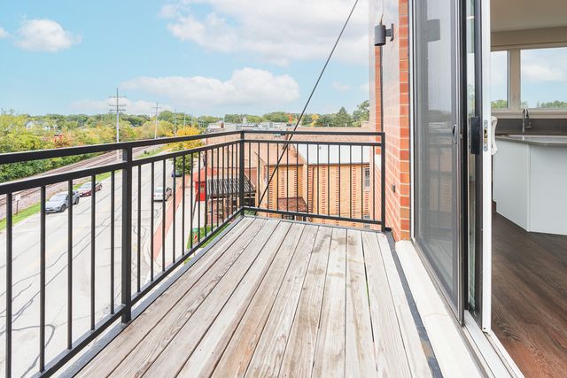 546 Green Bay Road 506, Highwood, IL 60040