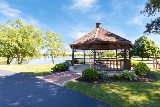 16567 Buckner Pond Way, Crest Hill, IL 60403