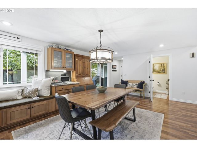 910 Nw HERTEL St, Hillsboro, OR 97124