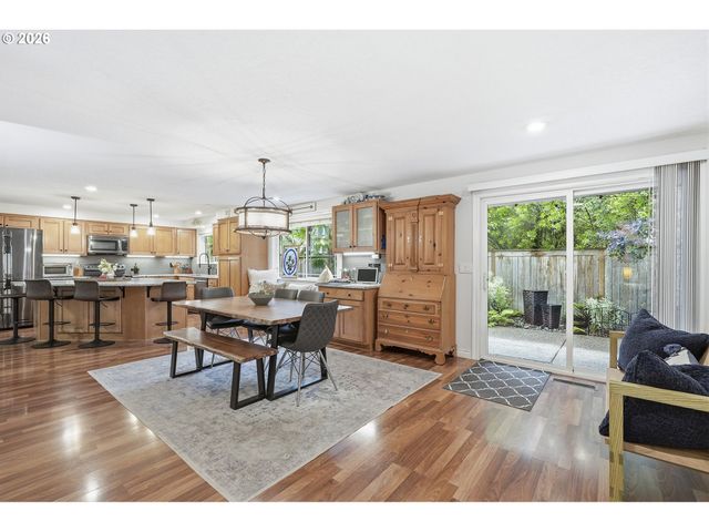 910 Nw HERTEL St, Hillsboro, OR 97124