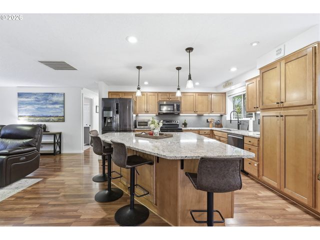 910 Nw HERTEL St, Hillsboro, OR 97124
