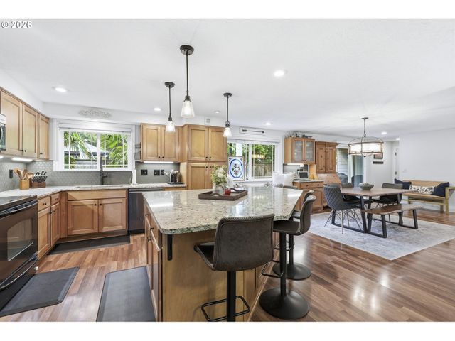 910 Nw HERTEL St, Hillsboro, OR 97124