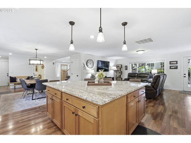 910 Nw HERTEL St, Hillsboro, OR 97124