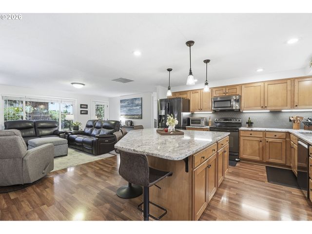 910 Nw HERTEL St, Hillsboro, OR 97124