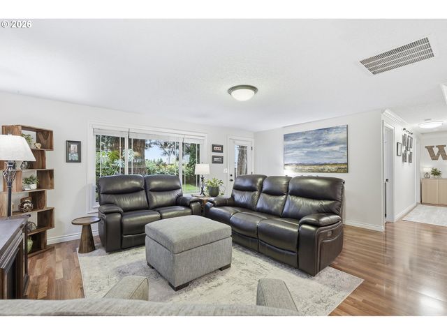 910 Nw HERTEL St, Hillsboro, OR 97124