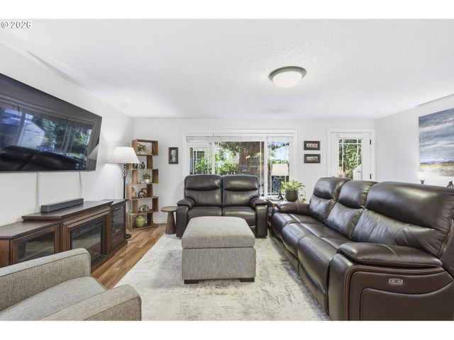 910 Nw HERTEL St, Hillsboro, OR 97124