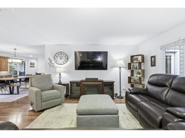 910 Nw HERTEL St, Hillsboro, OR 97124