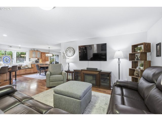 910 Nw HERTEL St, Hillsboro, OR 97124