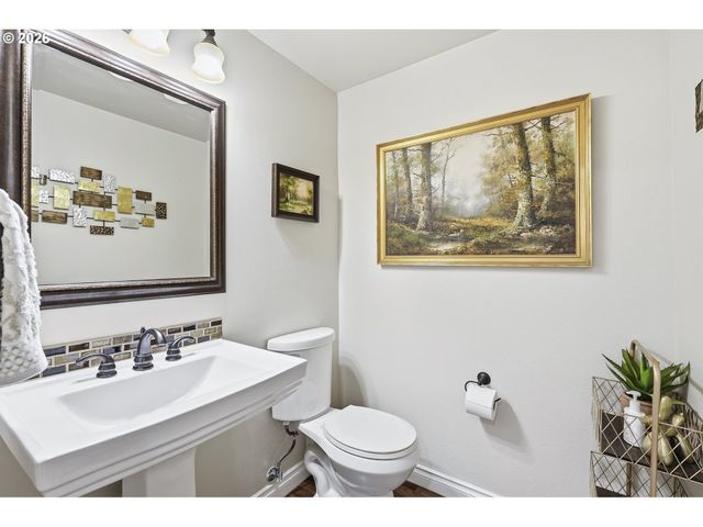 910 Nw HERTEL St, Hillsboro, OR 97124