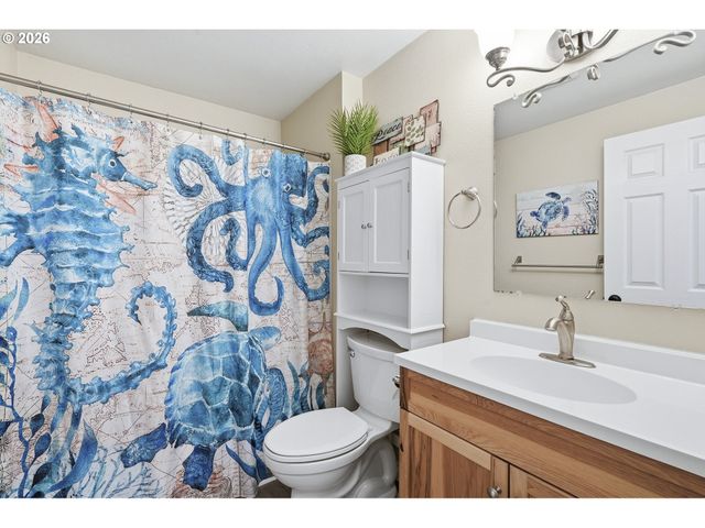 910 Nw HERTEL St, Hillsboro, OR 97124