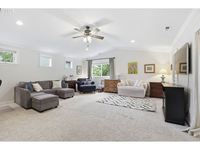910 Nw HERTEL St, Hillsboro, OR 97124
