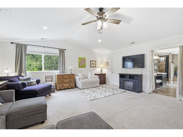 910 Nw HERTEL St, Hillsboro, OR 97124