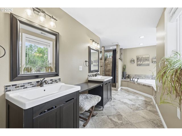 910 Nw HERTEL St, Hillsboro, OR 97124