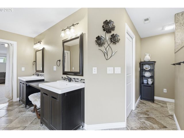 910 Nw HERTEL St, Hillsboro, OR 97124