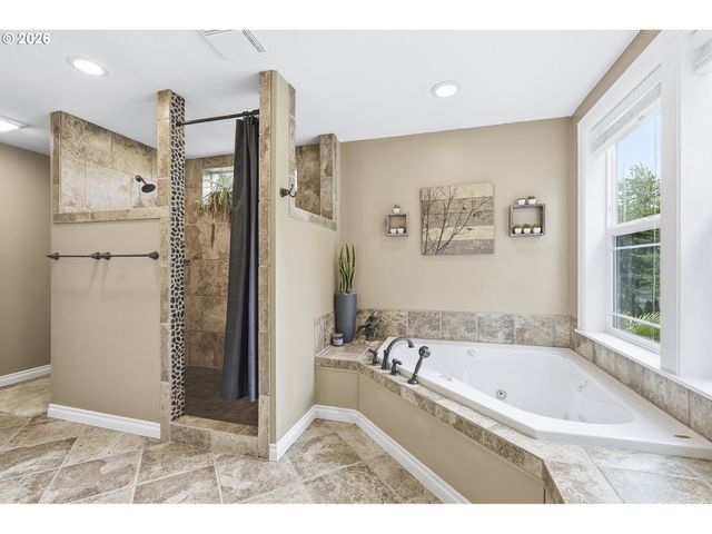 910 Nw HERTEL St, Hillsboro, OR 97124