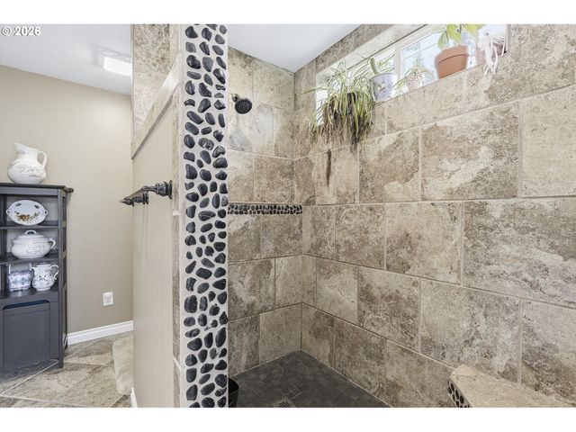 910 Nw HERTEL St, Hillsboro, OR 97124