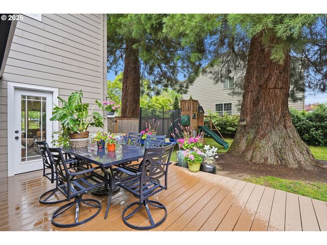 910 Nw HERTEL St, Hillsboro, OR 97124