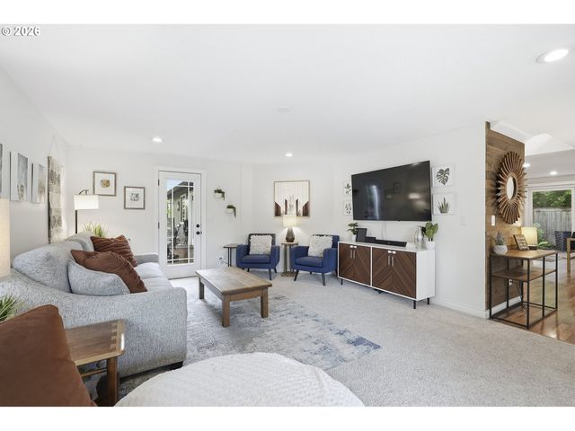 910 Nw HERTEL St, Hillsboro, OR 97124