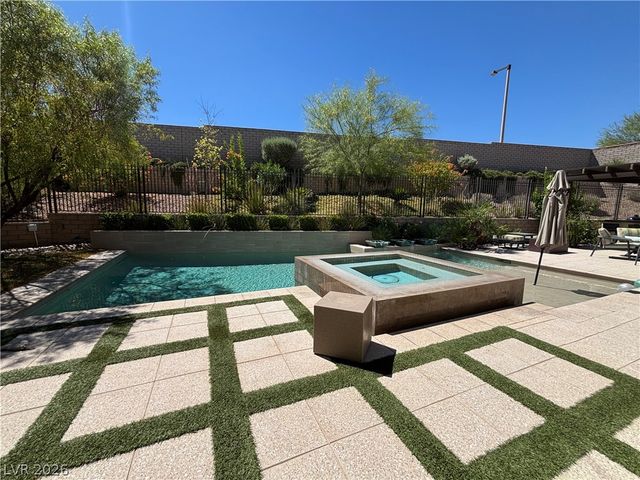 81 Navarra Canyon Court, Las Vegas, NV 89138