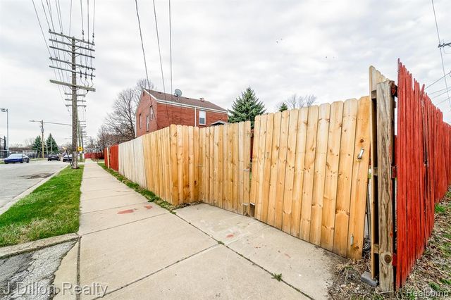 99 Chestnut Street, River Rouge, MI 48218
