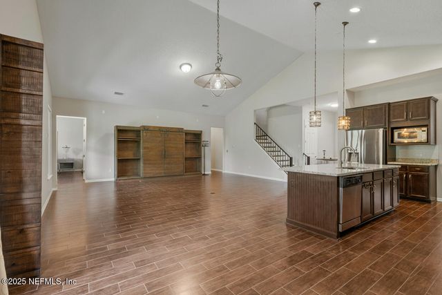 3800 CROSSVIEW Drive, Jacksonville, FL 32224