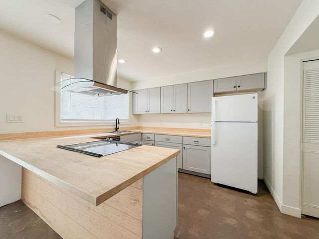 4440 W Solano Drive N, Glendale, AZ 85301