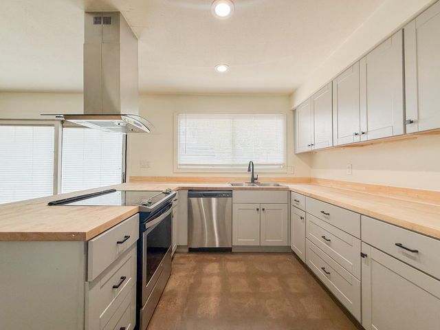 4440 W Solano Drive N, Glendale, AZ 85301