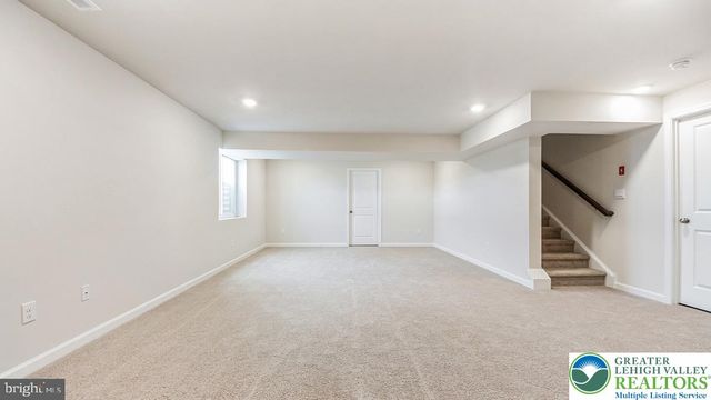 102 Winding Road, Forks Twp, PA 18040